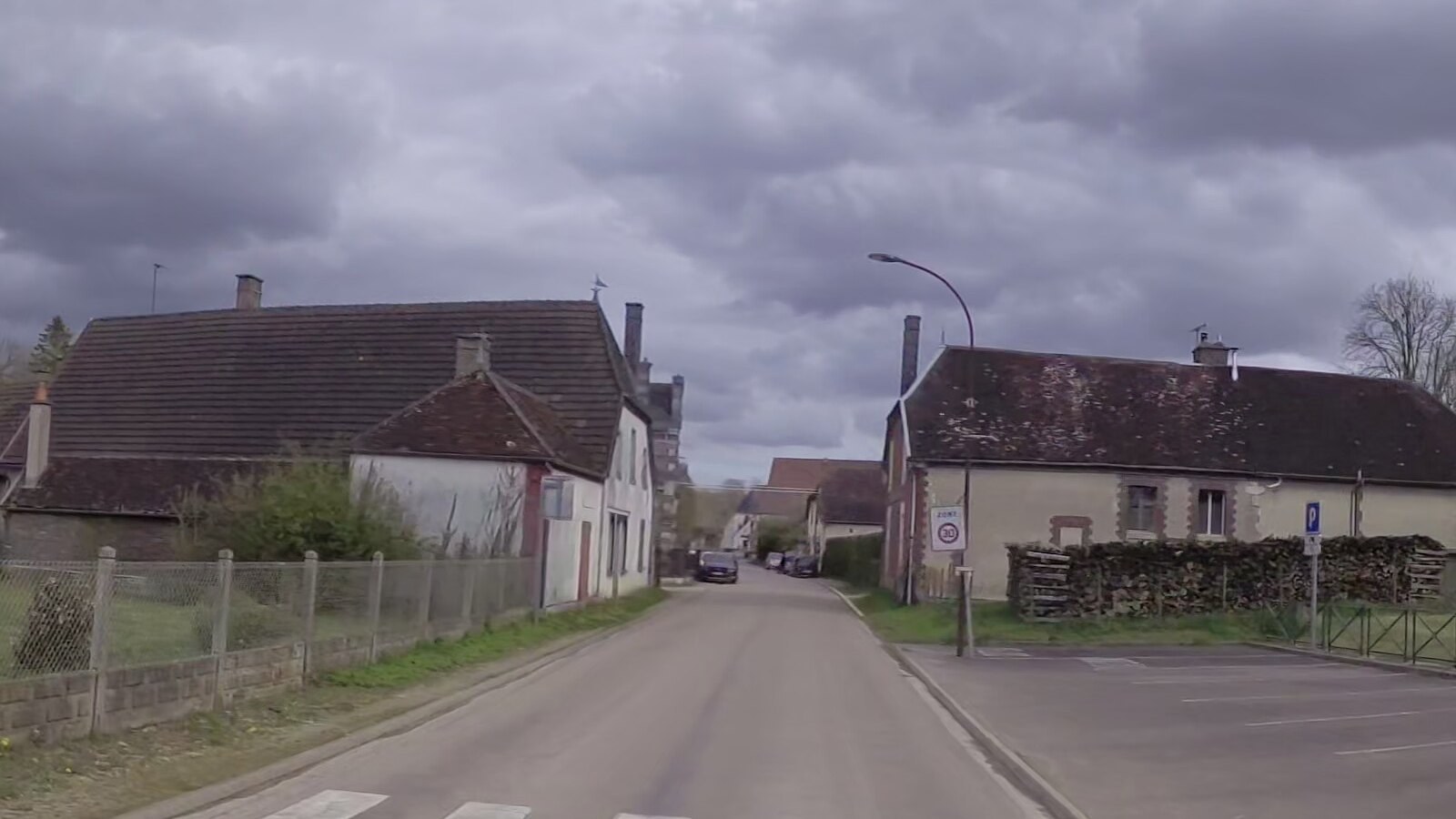 Vue de rue à Chennegy — mars 2026