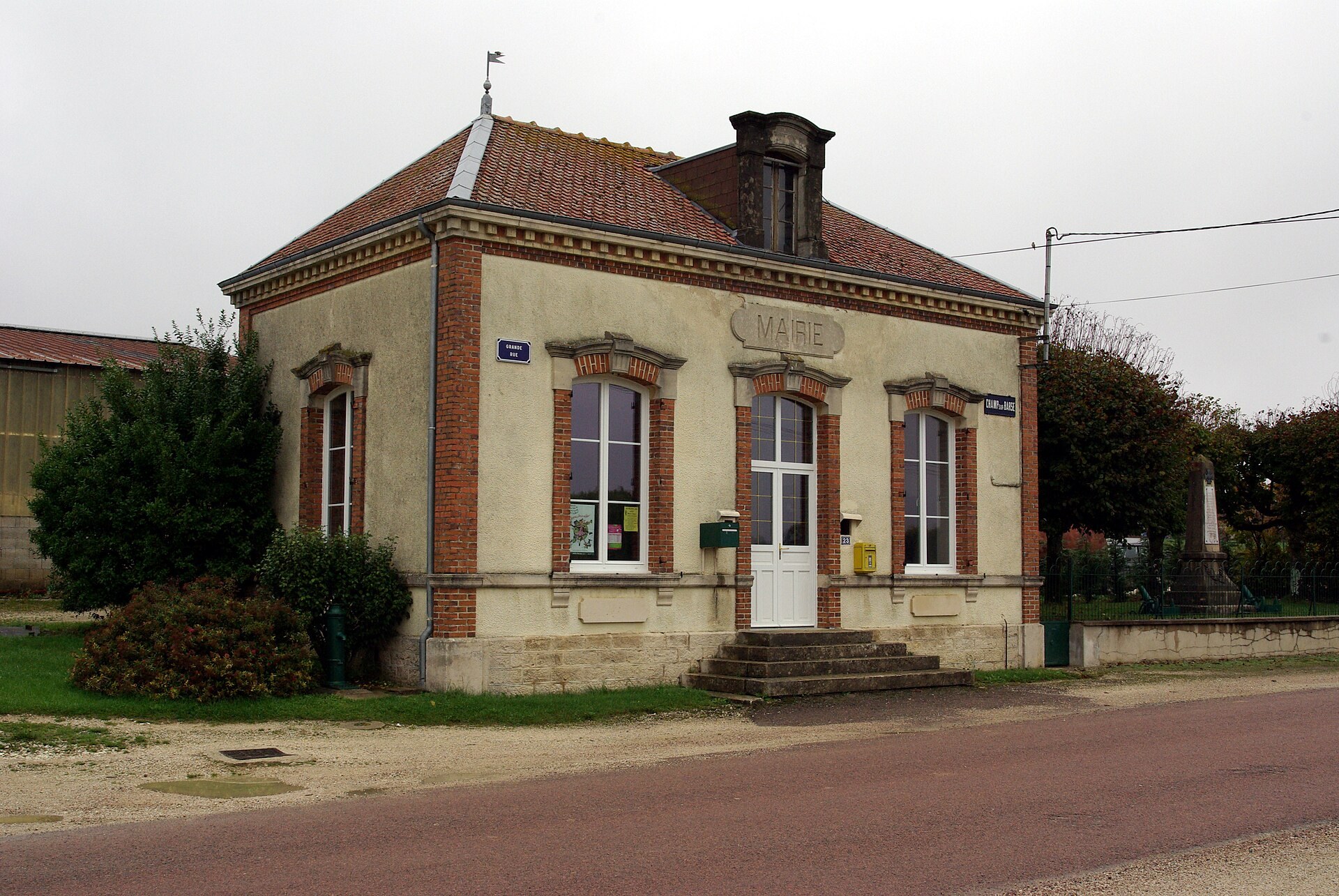 Champ sur Barse Ti Ker — Champ-sur-Barse