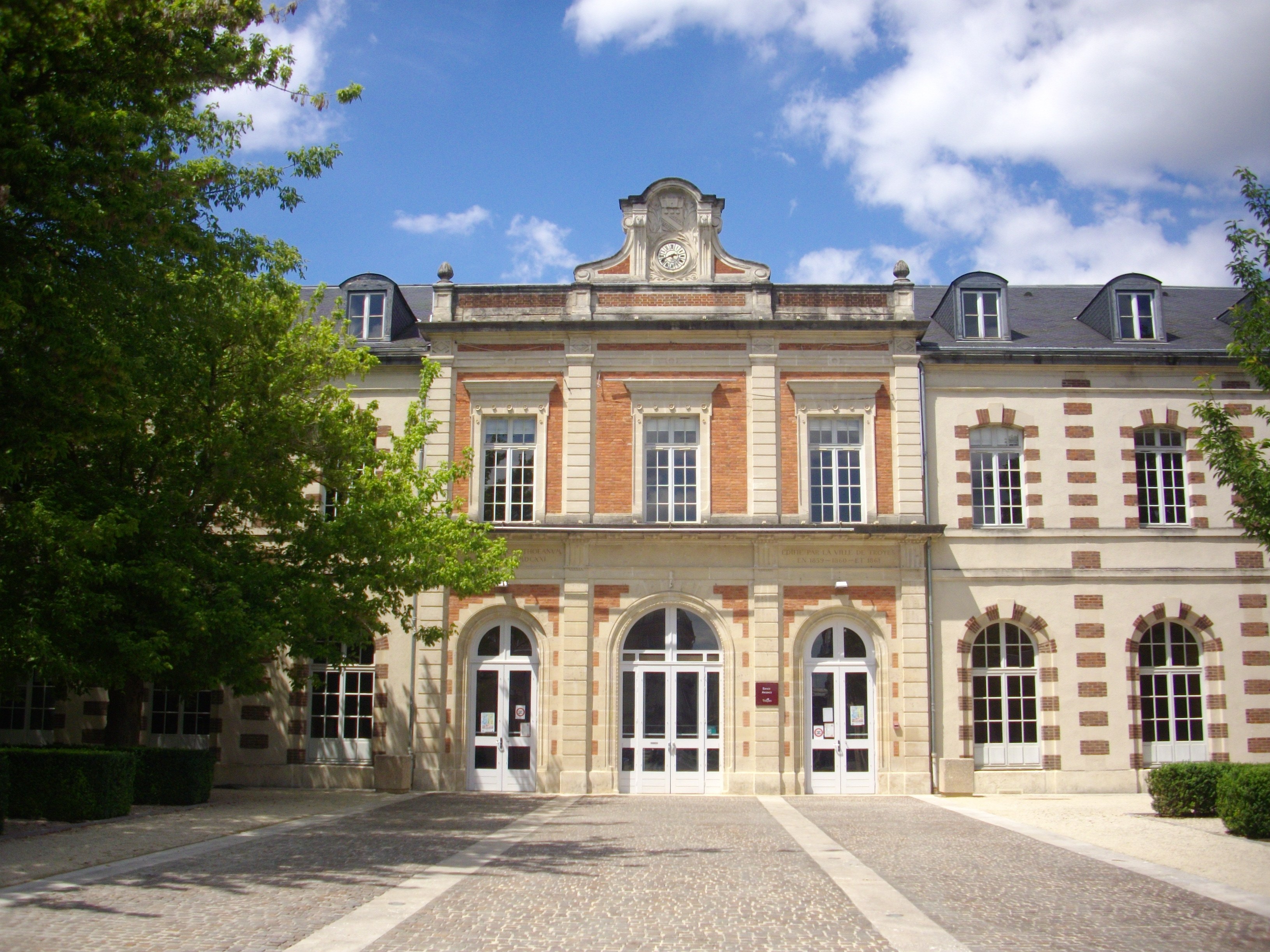 L'Espace Argence, ancienne gare de 1848 place Jean-Moulin à Troyes, accueille le Grand Choral des Nuits de Champagne.