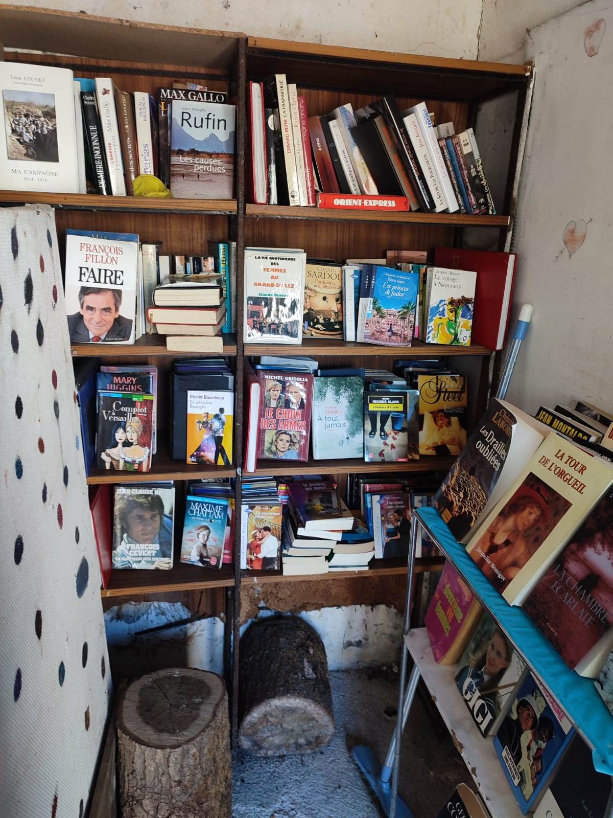 Boulages, Rue de l'église, boîte à livres