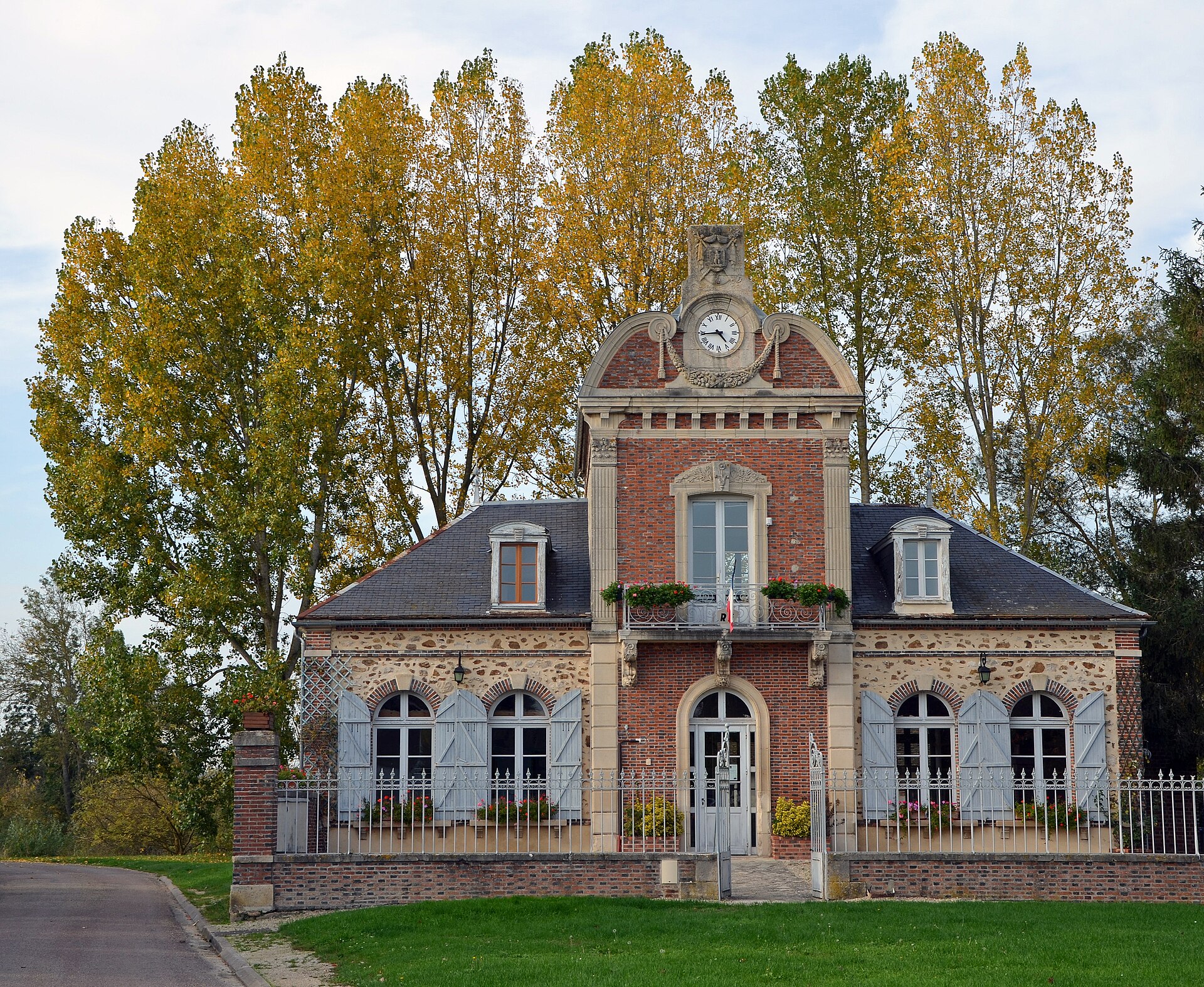 Mairie-de-Courceroy-DSC