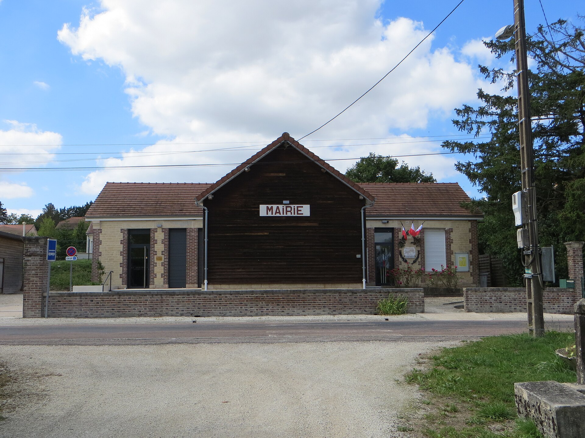 Longeville-sur-Mogne − Mairie