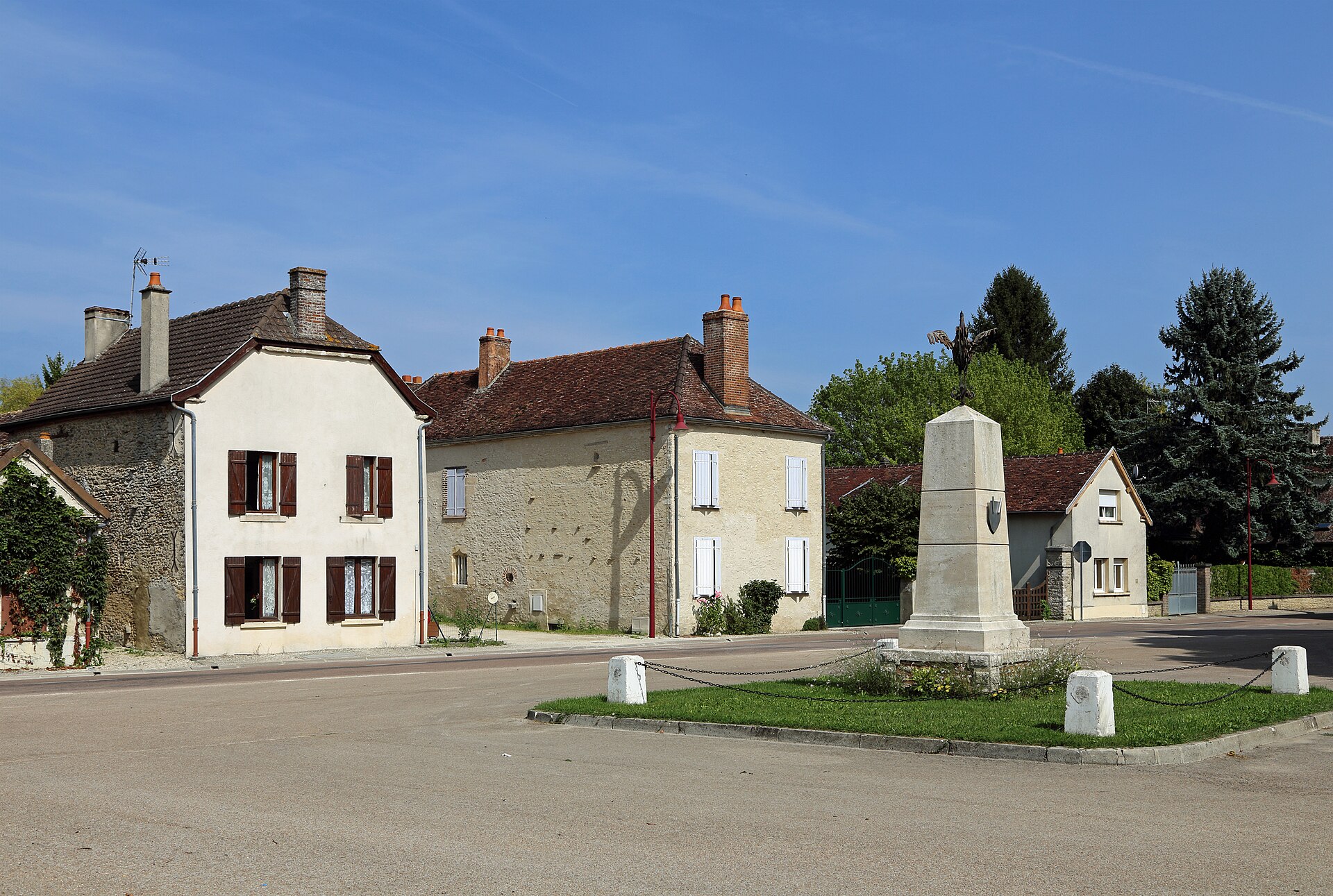 Fouchères Place Eglise