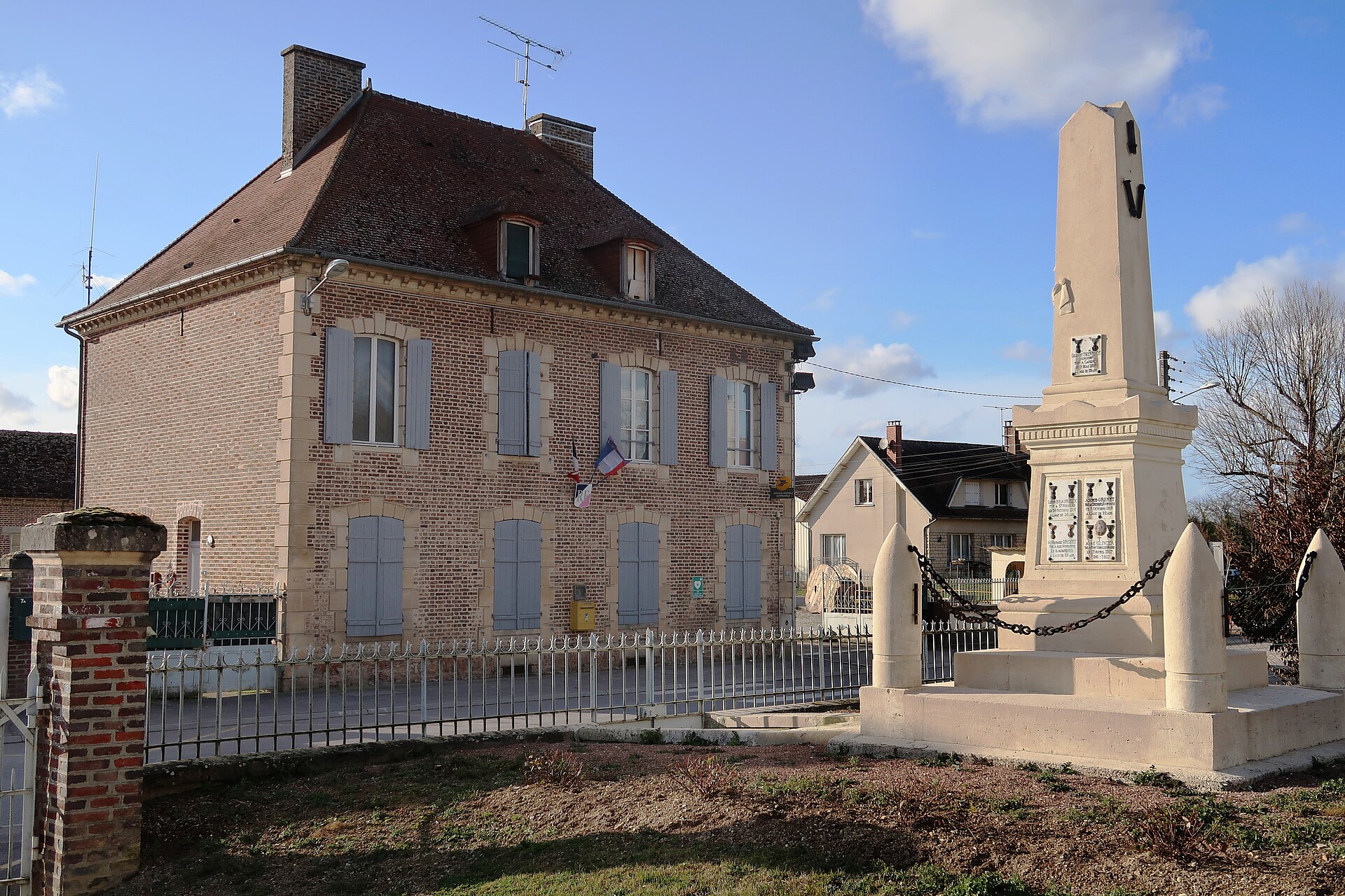 Lhuître, mairie