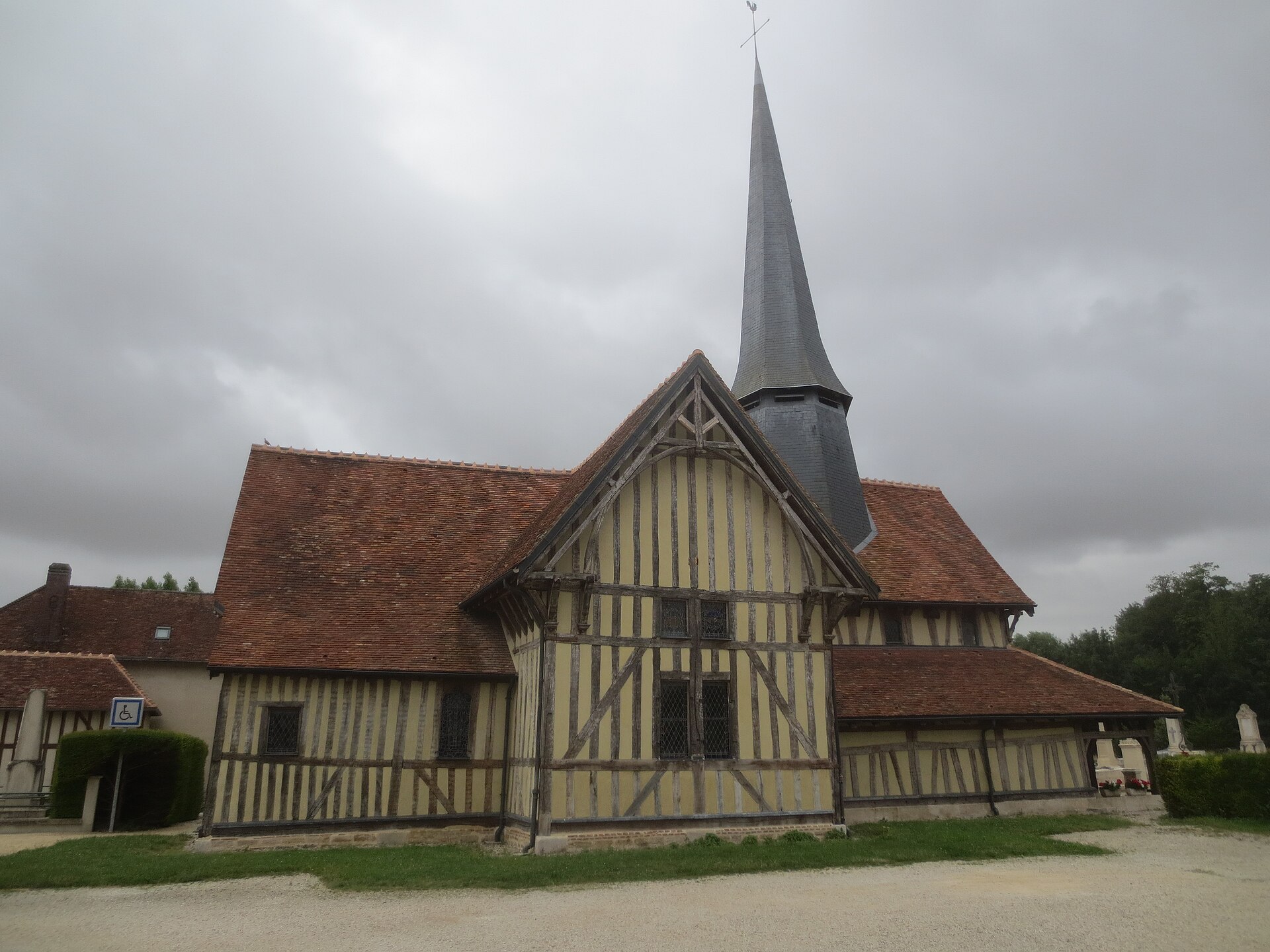 Église à pans de bois de Longsols (F-10)