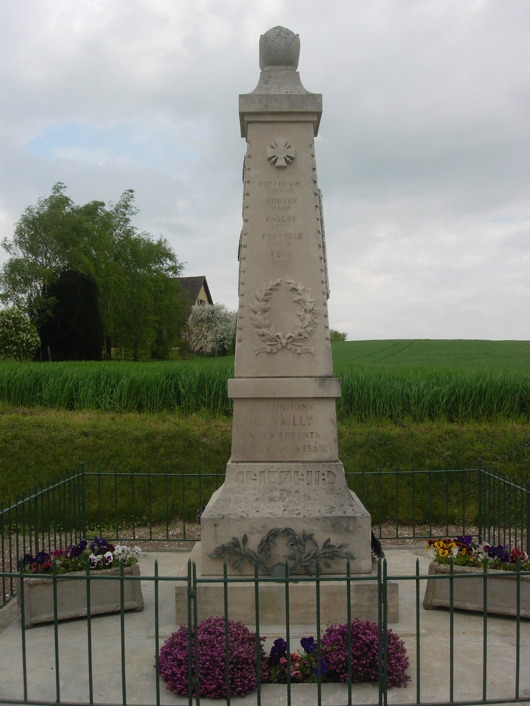 Vailly monument aux morts
